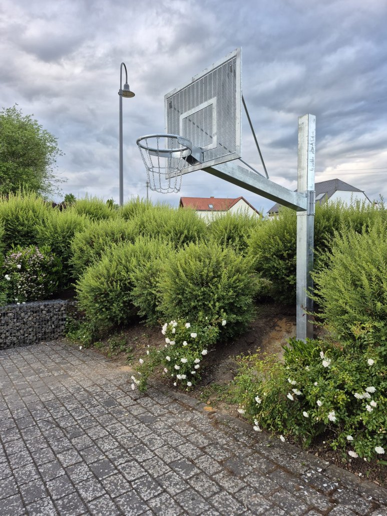Basketballkorb_neu_Dorfmitte
