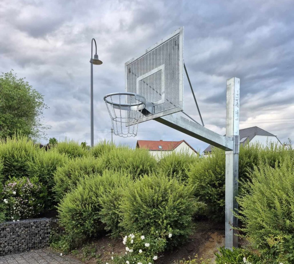 Basketballkorb_neu_Dorfmitte