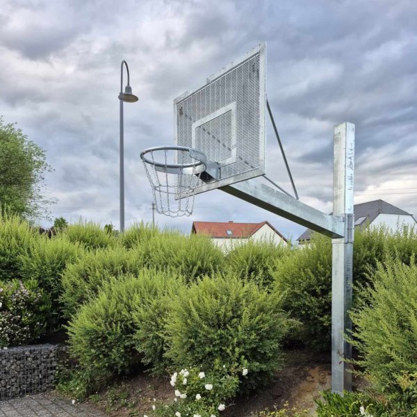 Basketballkorb_neu_Dorfmitte